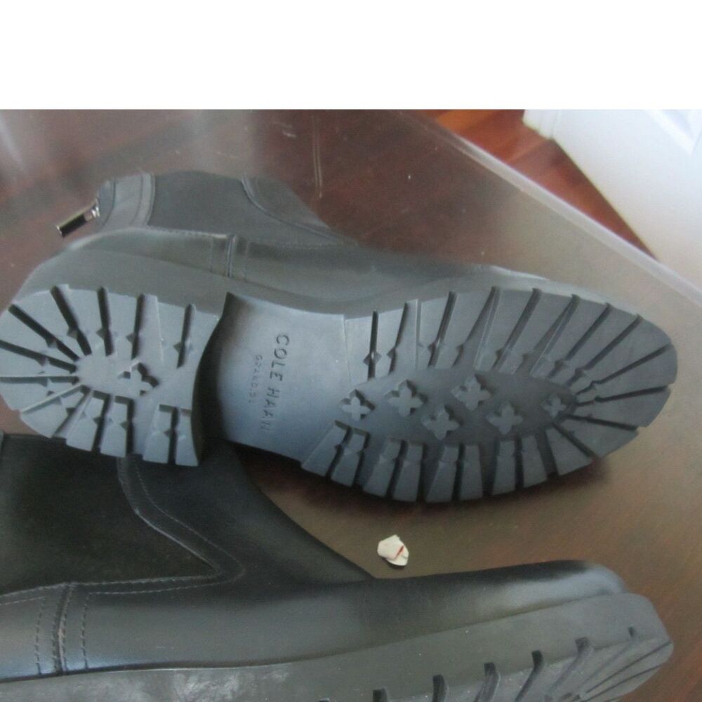 NEW COLE HAAN BLACK LEATHER ANKLE BOOTIE , BACK ZIP ,SIDE STRETCH SIZE  7 1/2 B - Picture 3 of 6